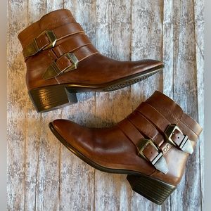 Aerosoles Heelrest Beautiful leather booties with brass buckle detailing. Size 8